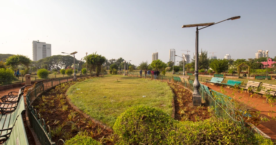 Hanging Gardens: Green Terraces Overlooking the Arabian Sea
