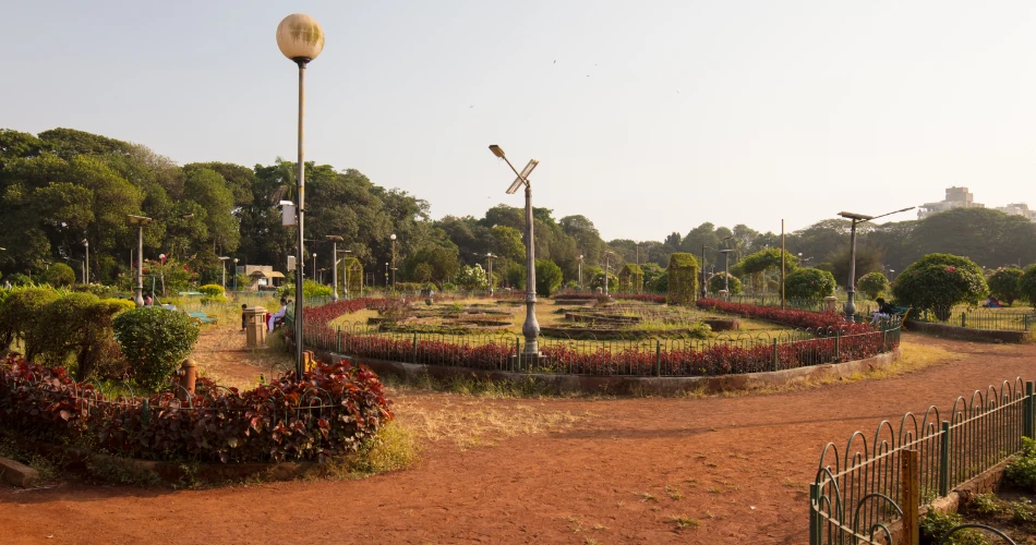 Hanging Gardens: Green Terraces Overlooking the Arabian Sea