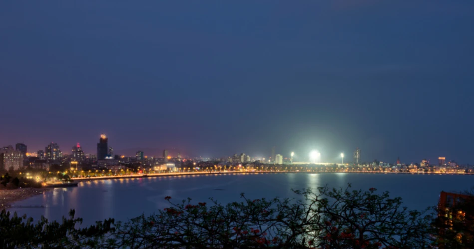 Night Walks at Marine Drive: Mumbai’s Midnight Charm