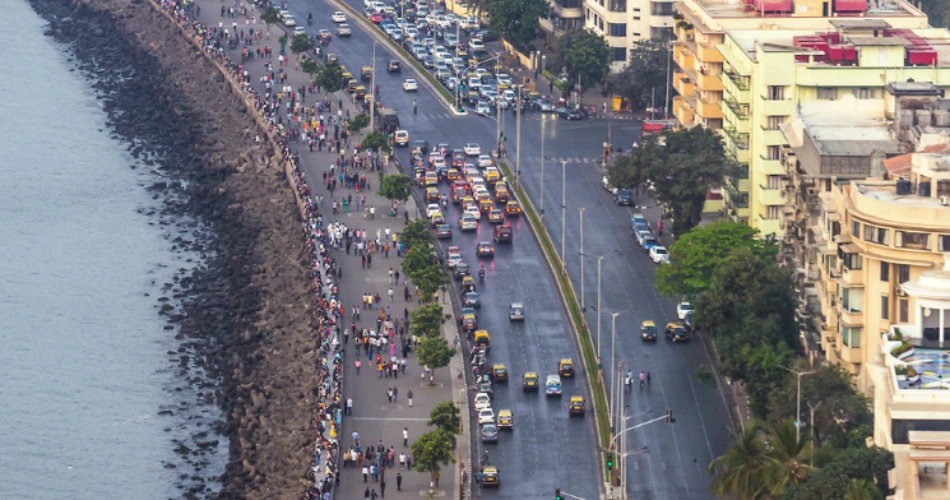 Night Walks at Marine Drive: Mumbai’s Midnight Charm